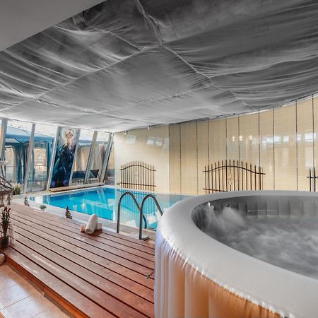Unique Apartment With Private Pool, Cinema, Spa Prague Ngoại thất bức ảnh
