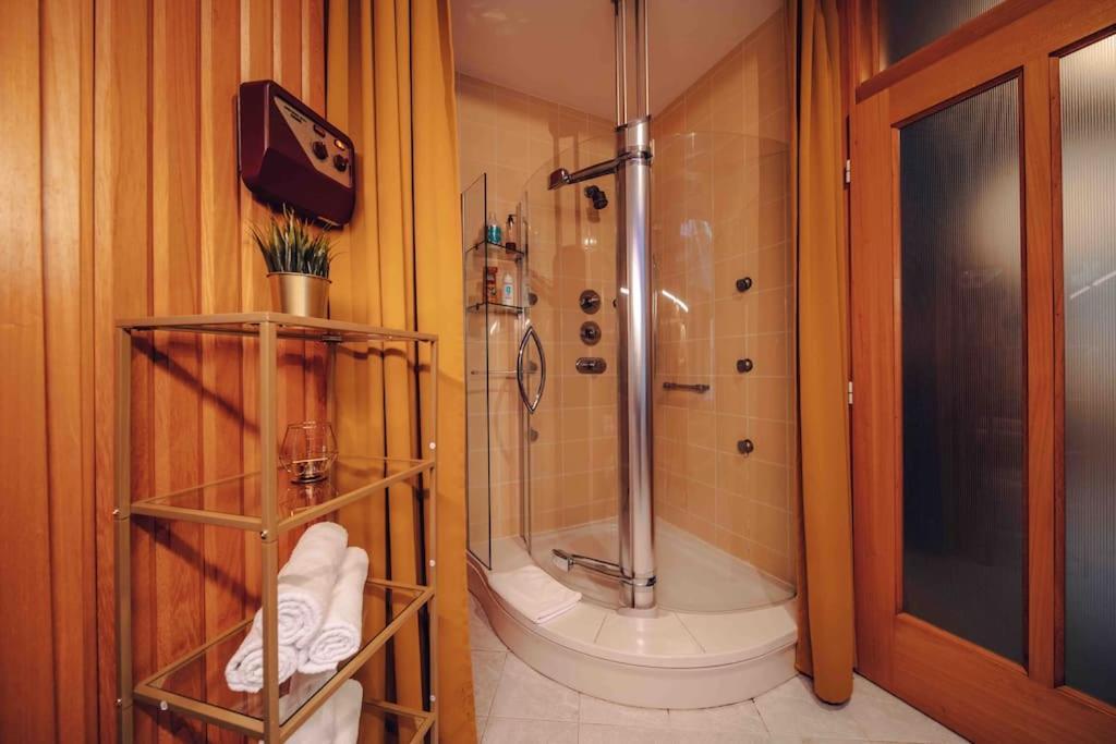 Unique Apartment With Private Pool, Cinema, Spa Prague Ngoại thất bức ảnh
